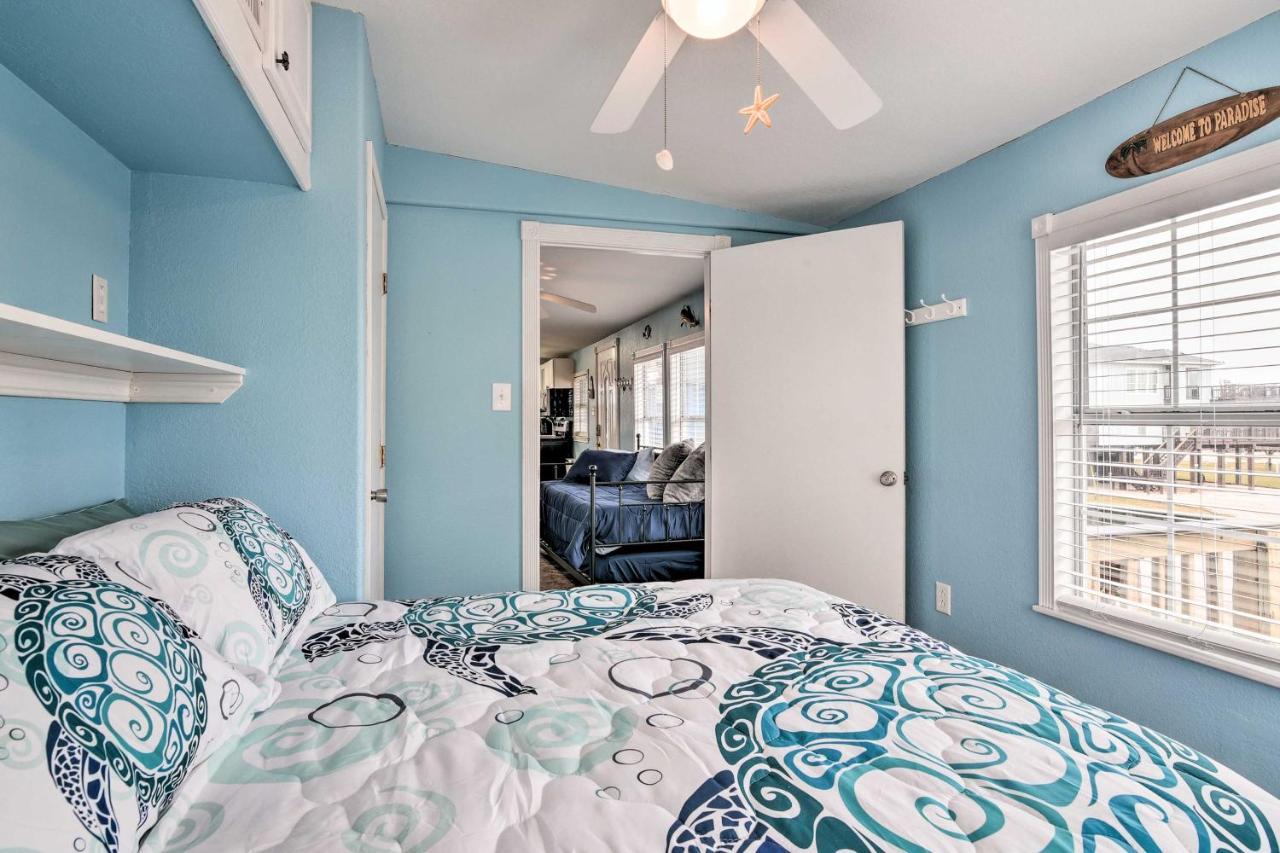 Surfside Beach Gem With Deck - 1 Block To Shore! Freeport Buitenkant foto