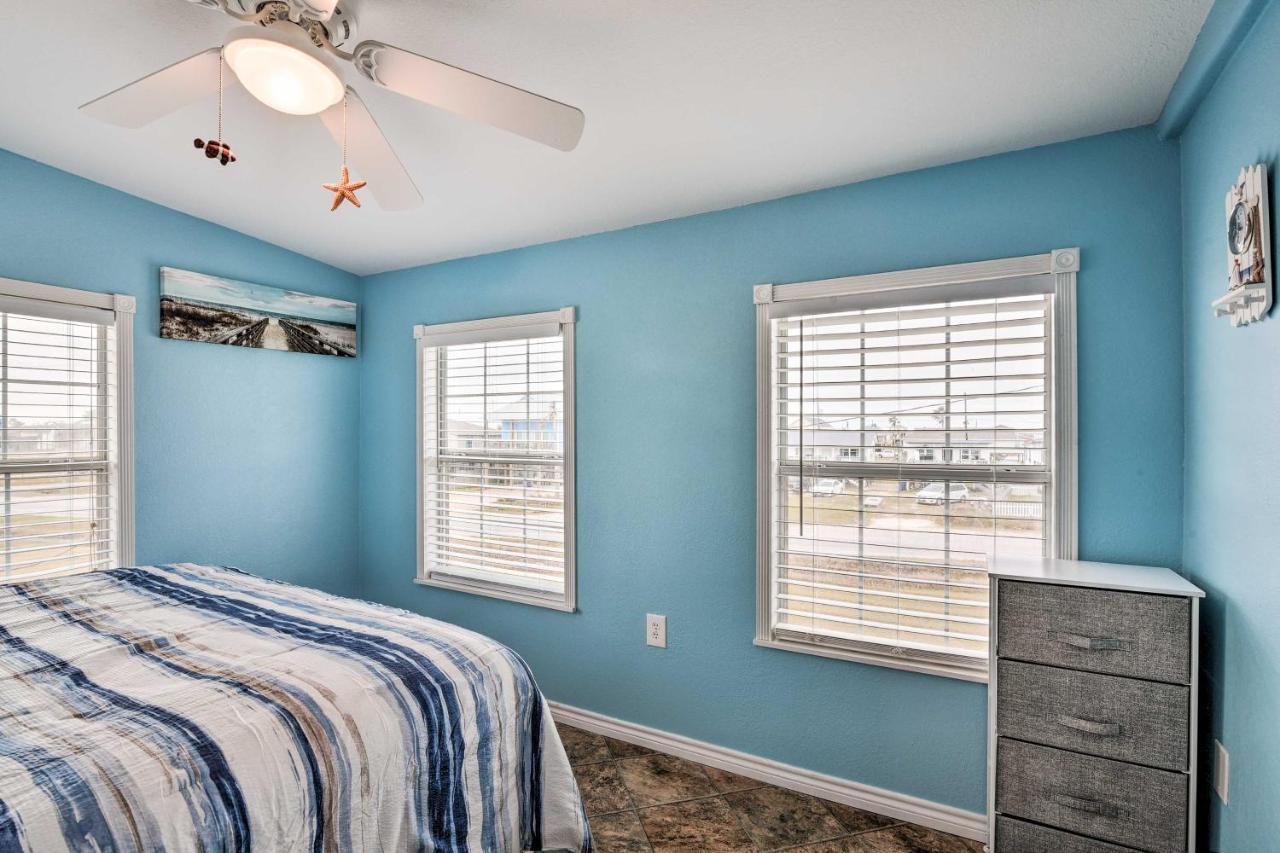 Surfside Beach Gem With Deck - 1 Block To Shore! Freeport Buitenkant foto