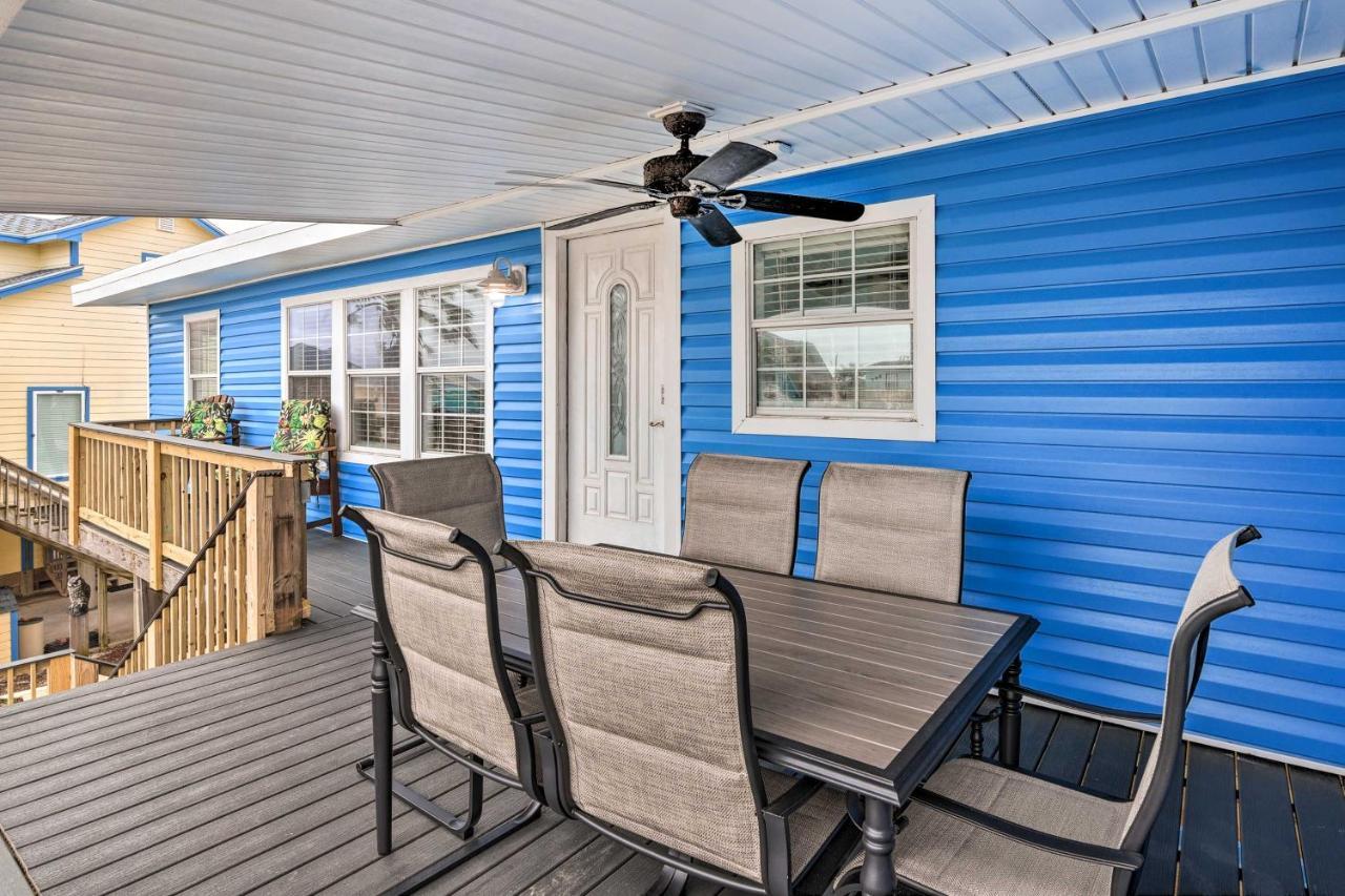 Surfside Beach Gem With Deck - 1 Block To Shore! Freeport Buitenkant foto