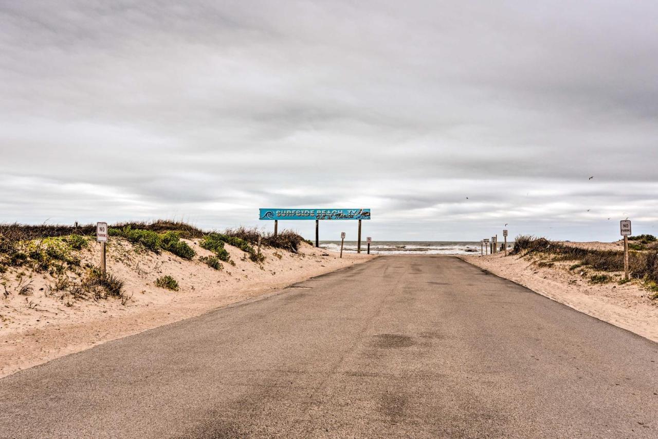 Surfside Beach Gem With Deck - 1 Block To Shore! Freeport Buitenkant foto